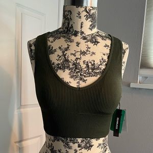 NWT ribbed Workout Crop Top MEDIUM